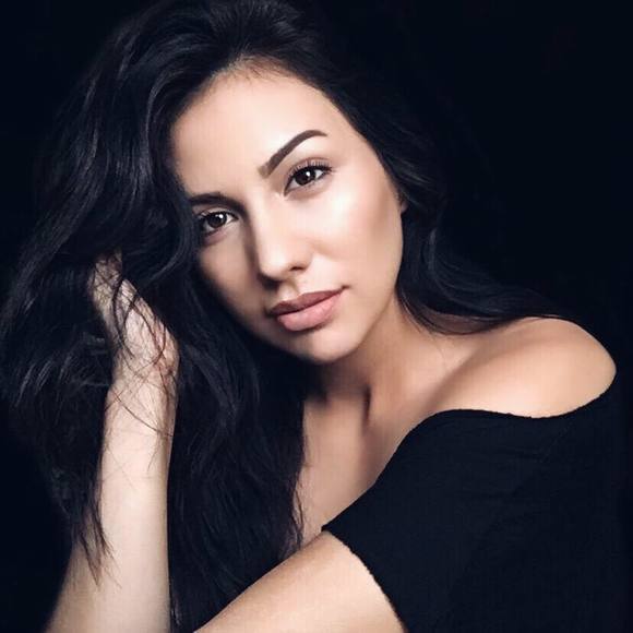 Meet your Posher, Ashley - Picture 1 of 1